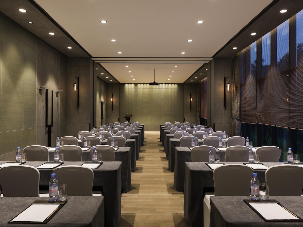 NOVOTEL SHANGHAI CLOVER 66/73