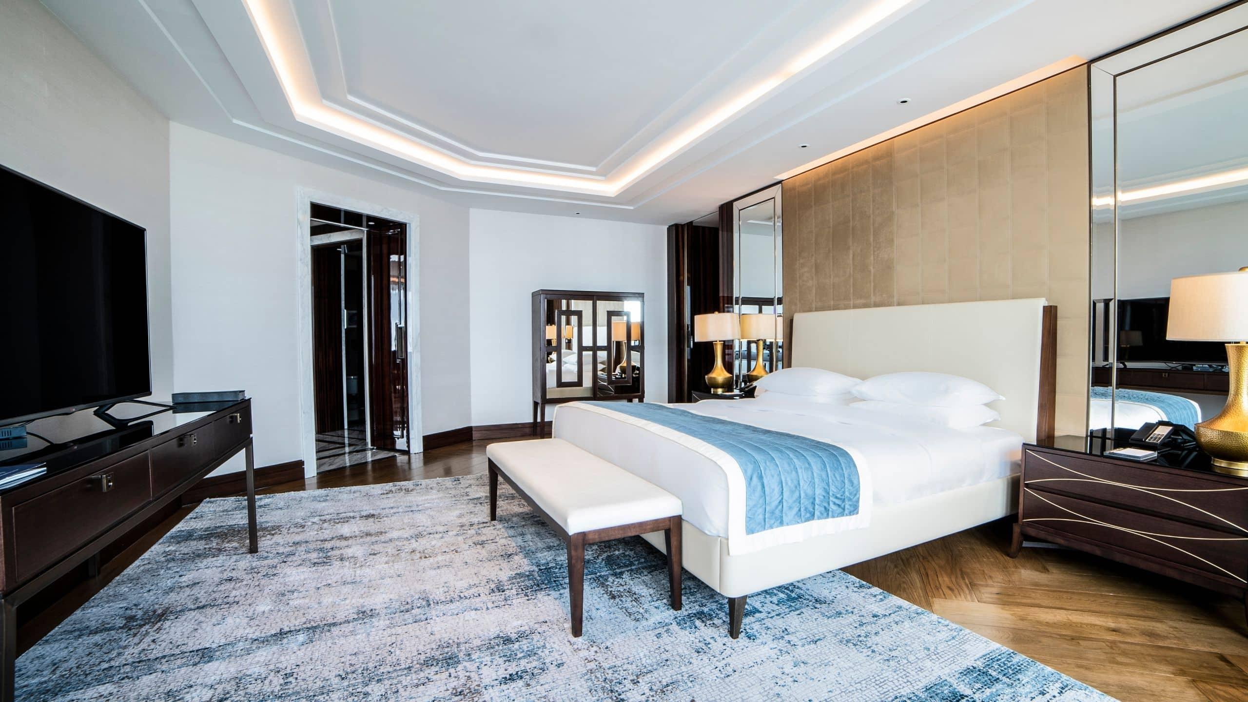 Diplomat, Suite