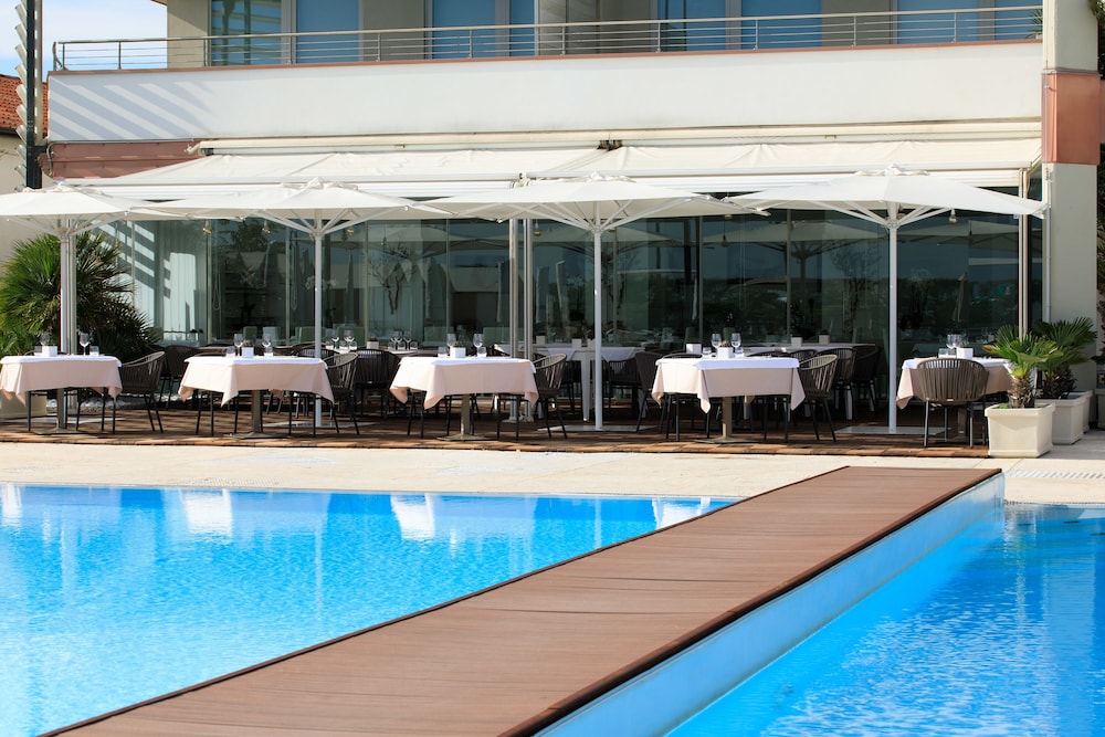 Adriatic Palace Hotel 5/65