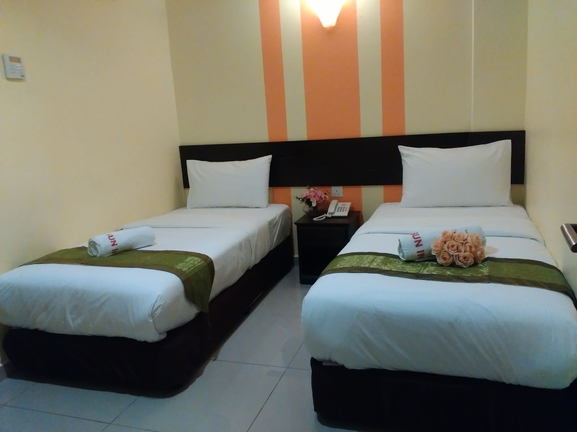 Superior, Twin Beds, No Window