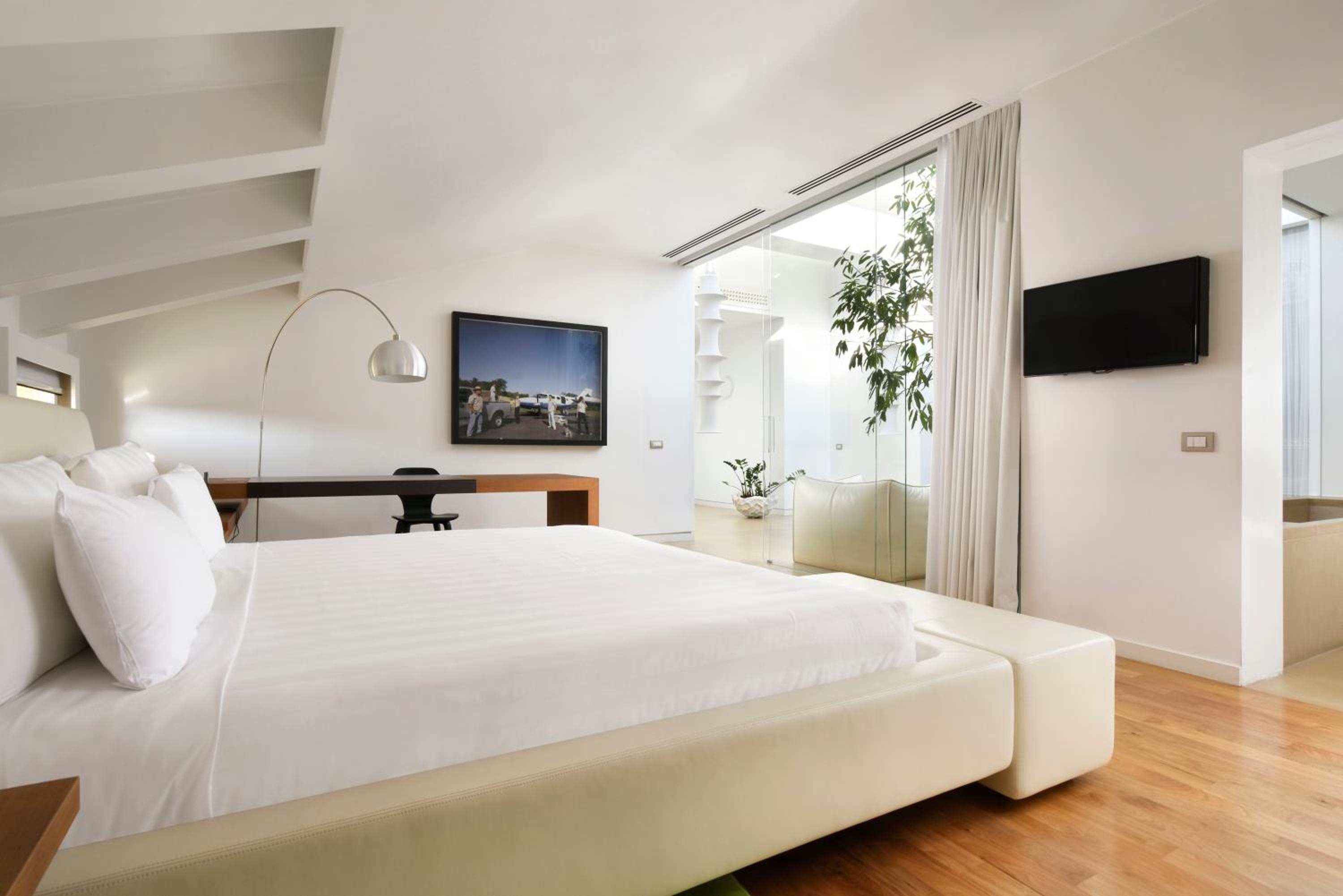 Skylight, Suite
