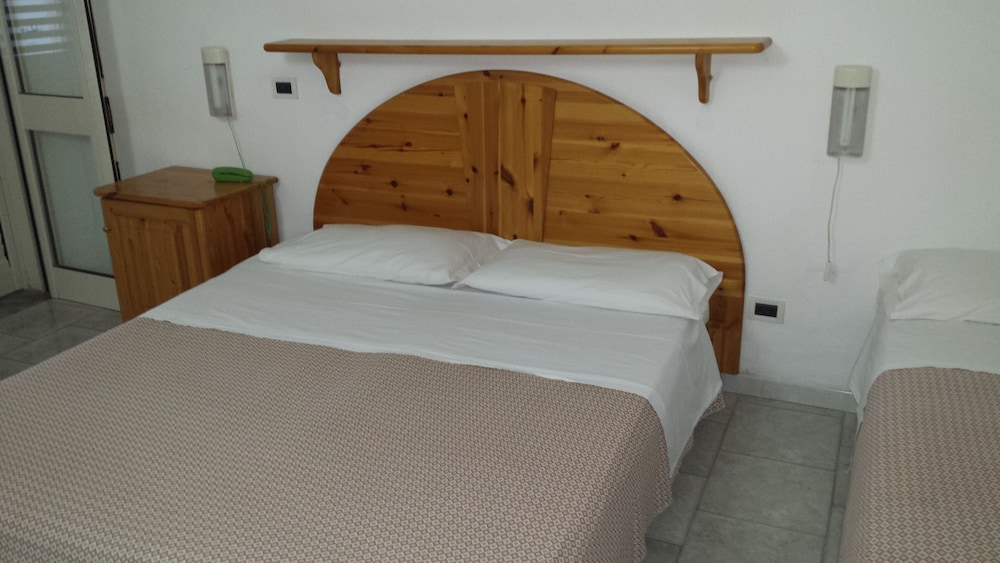 HOTEL CASTIGLIONE 10/74