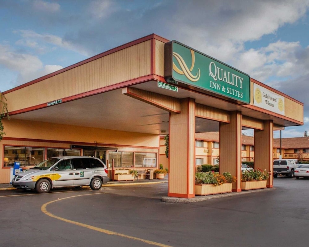 Quality Inn and Suites Medford Airport 1/51