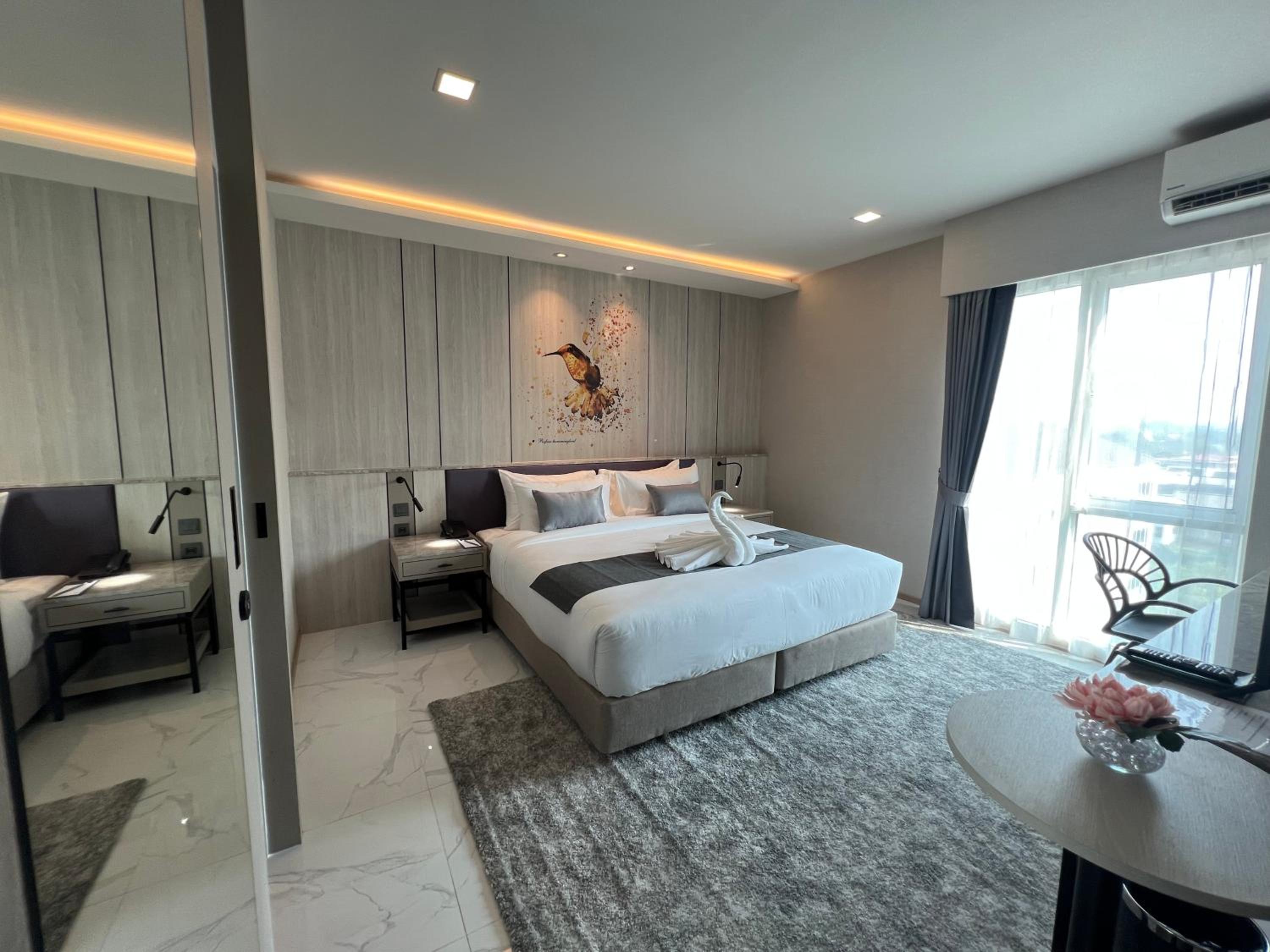 Suite, King Bed