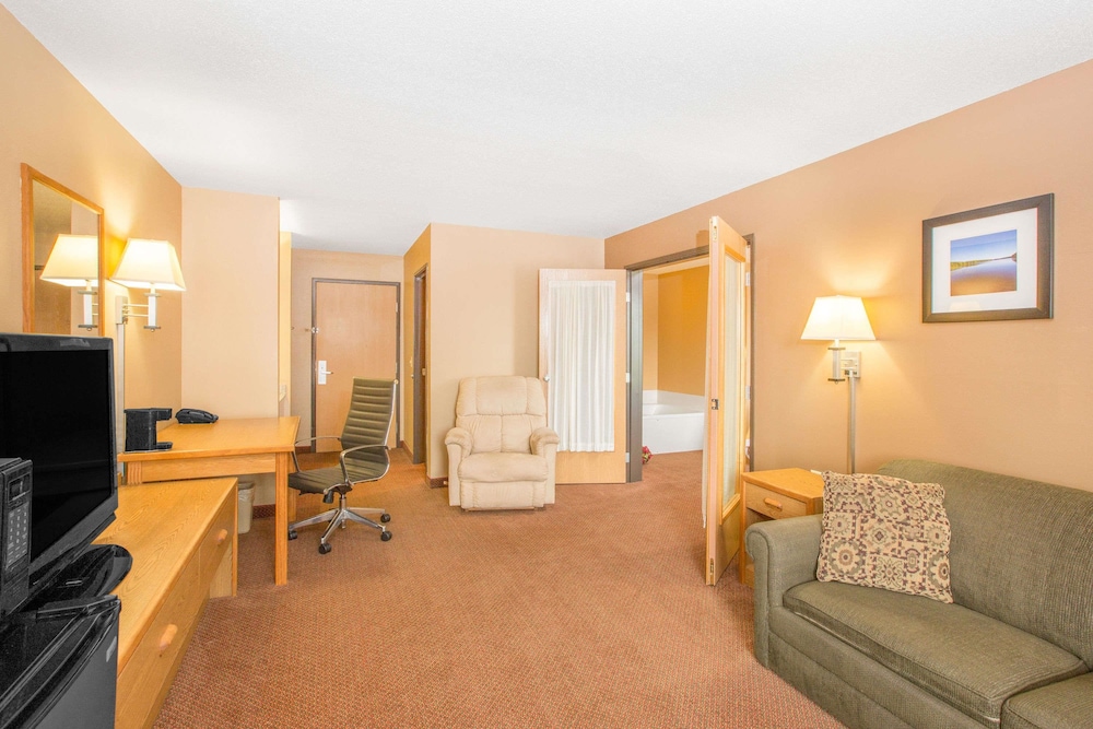 Days Inn by Wyndham Worthington 16/20