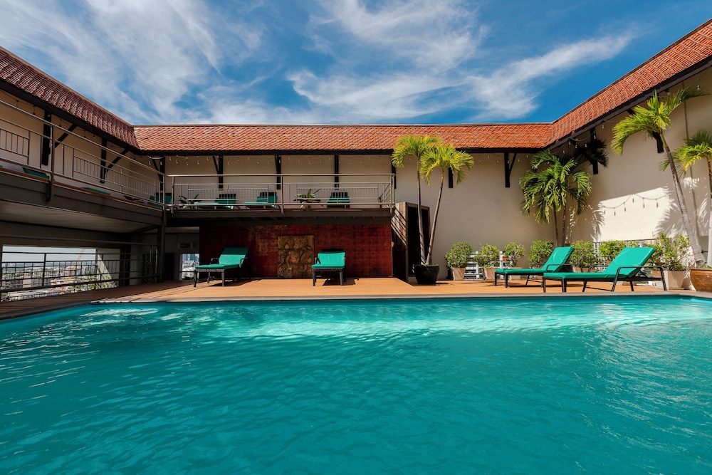Pinnacle Lumpinee Park Hotel 44/47