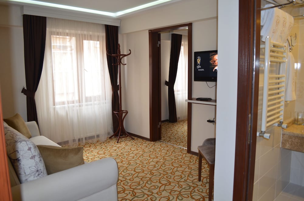 Perama Hotel 13/23