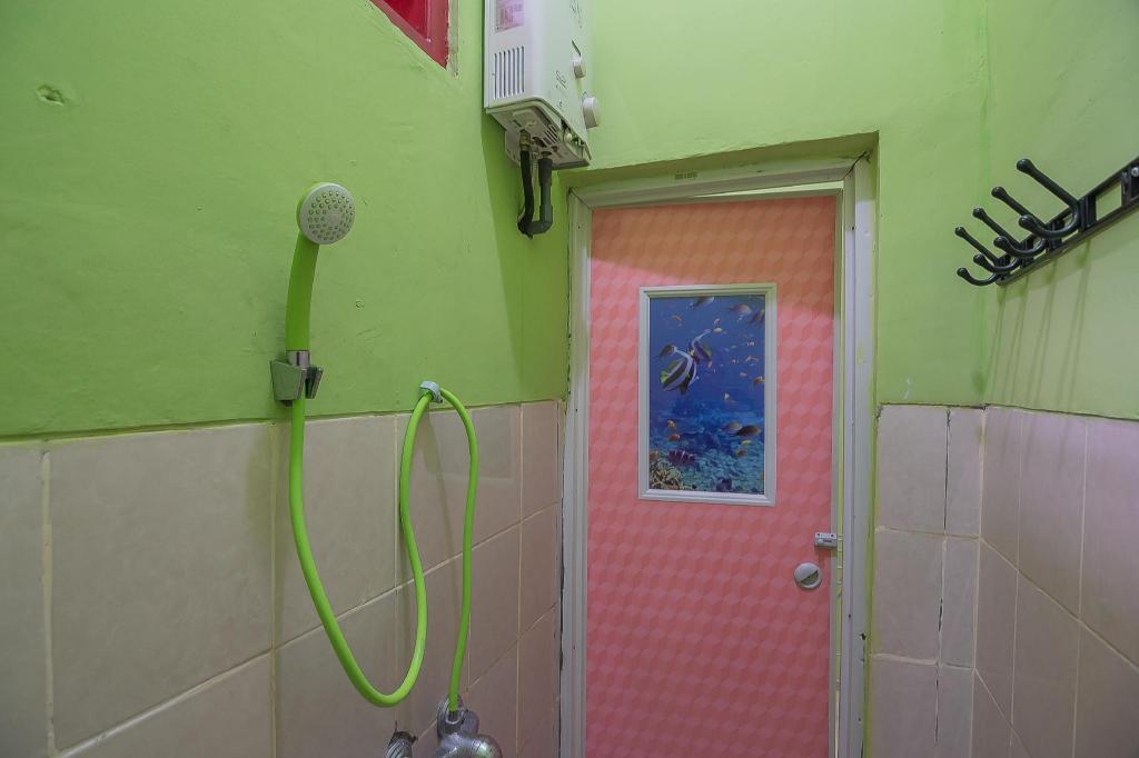 RedDoorz near Kampus UMP Purwokerto 32/44