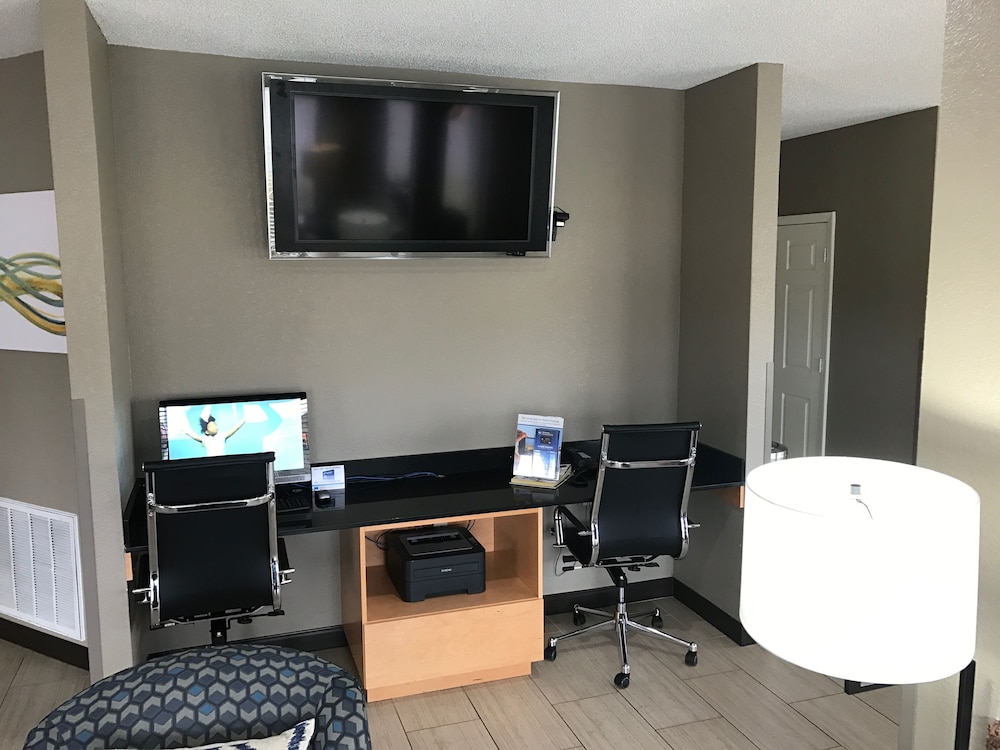 Best Western Airport Inn 38/40
