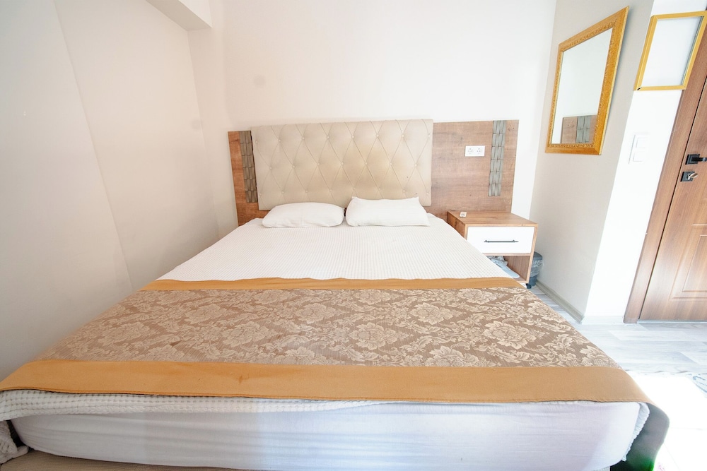 Economy, Double Bed