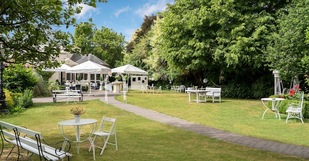 Headfort Arms Hotel 47/50