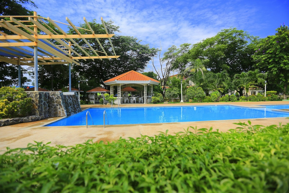 Subic Bay Peninsular Hotel 51/58