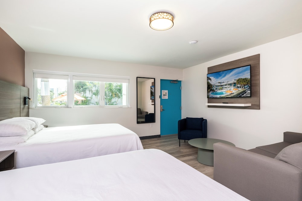 Renovated, Junior Suite, 2 Queen Beds, Sofa, Unit Building