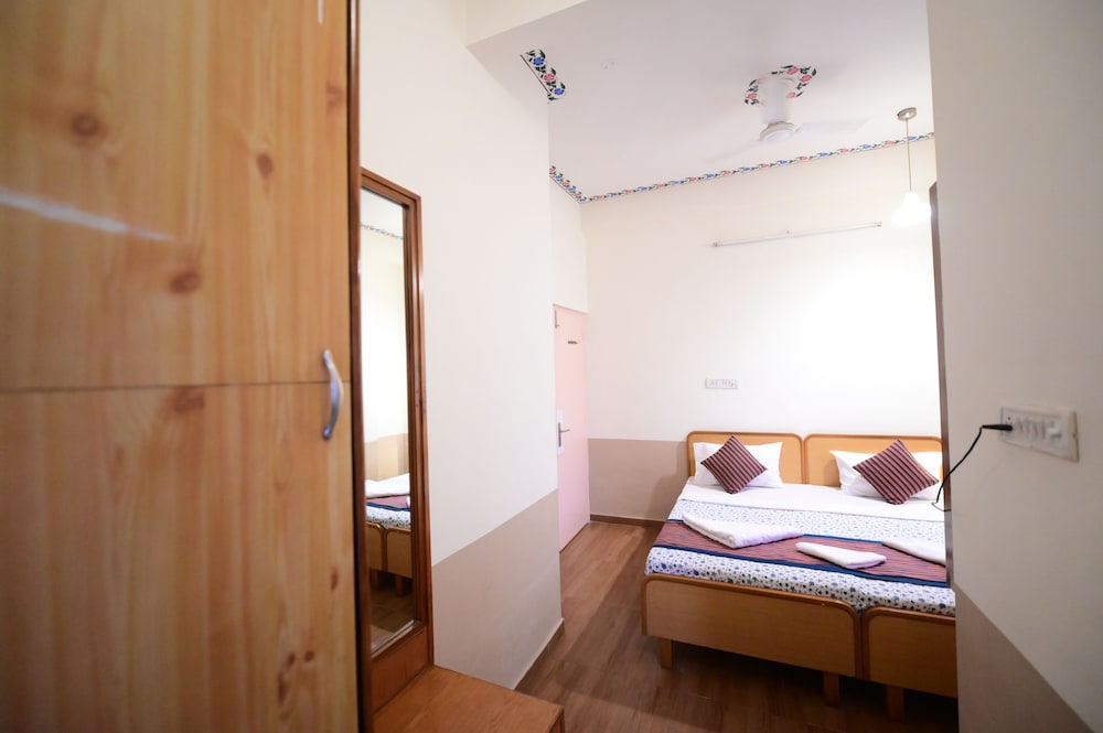 COMFORT, KING BED, MOUNTAIN VIEW