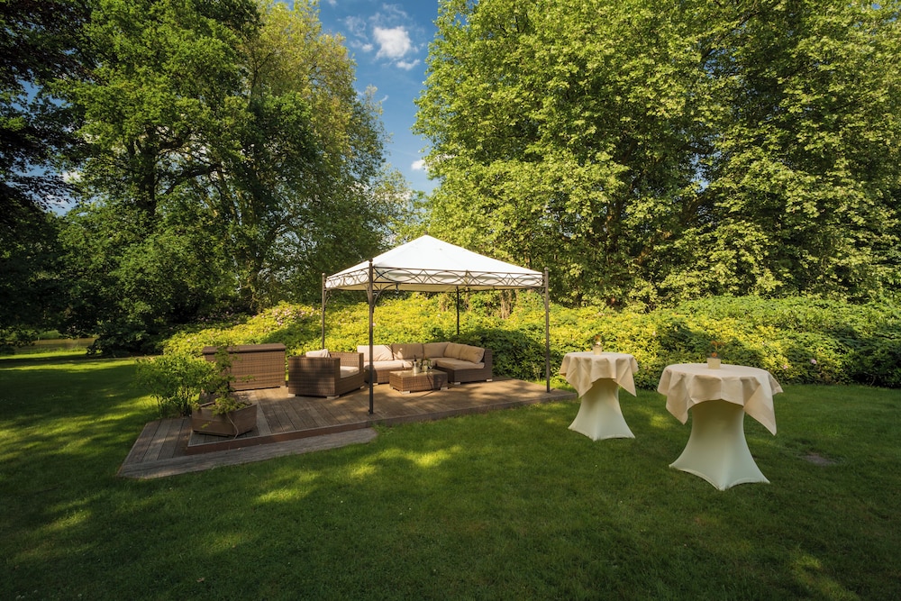 Parkhotel Schloss Hohenfeld (Parkhotel Hohenfeld) 63/65