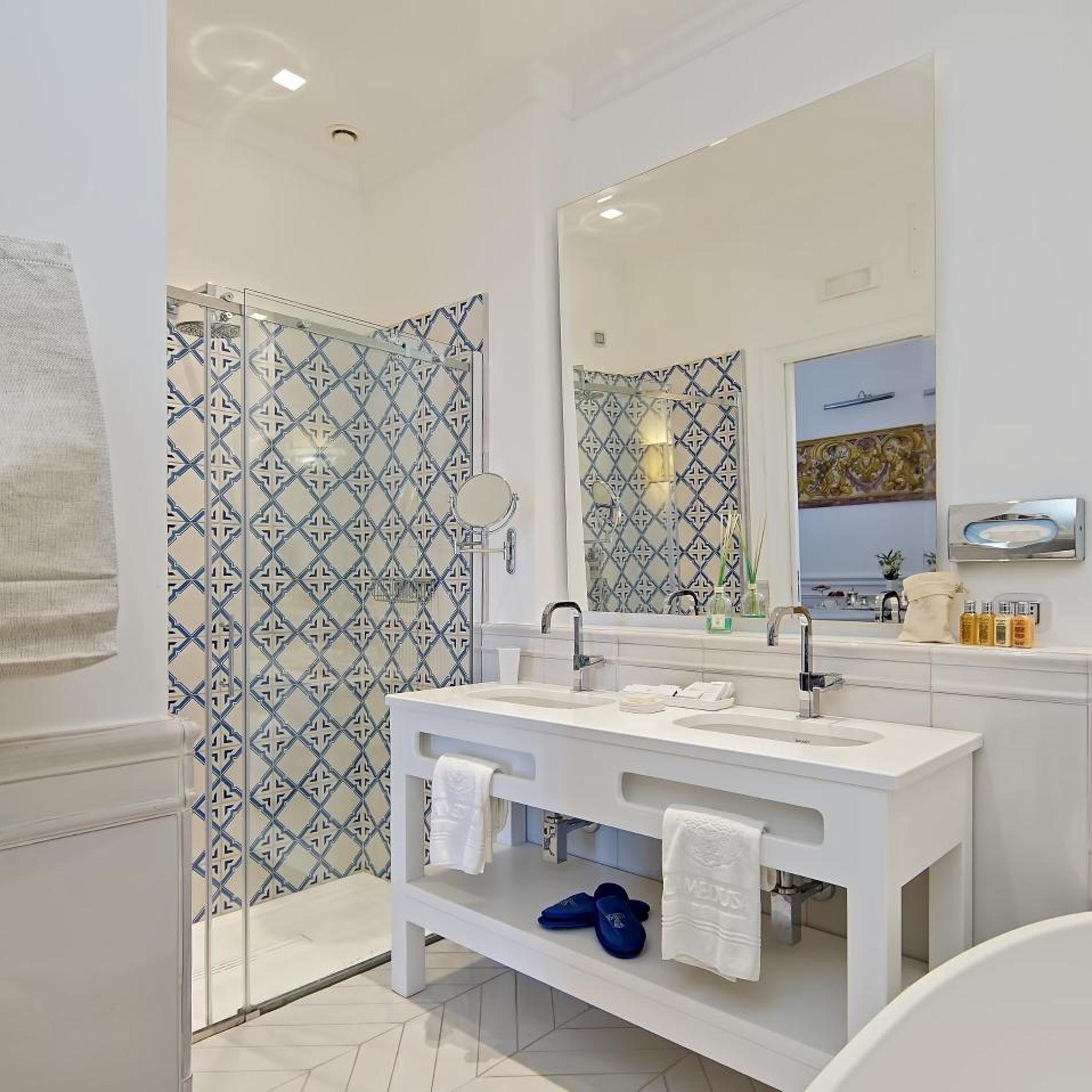 جناح جونيور بشرفة، La Medusa Hotel & Boutique Spa 3/4