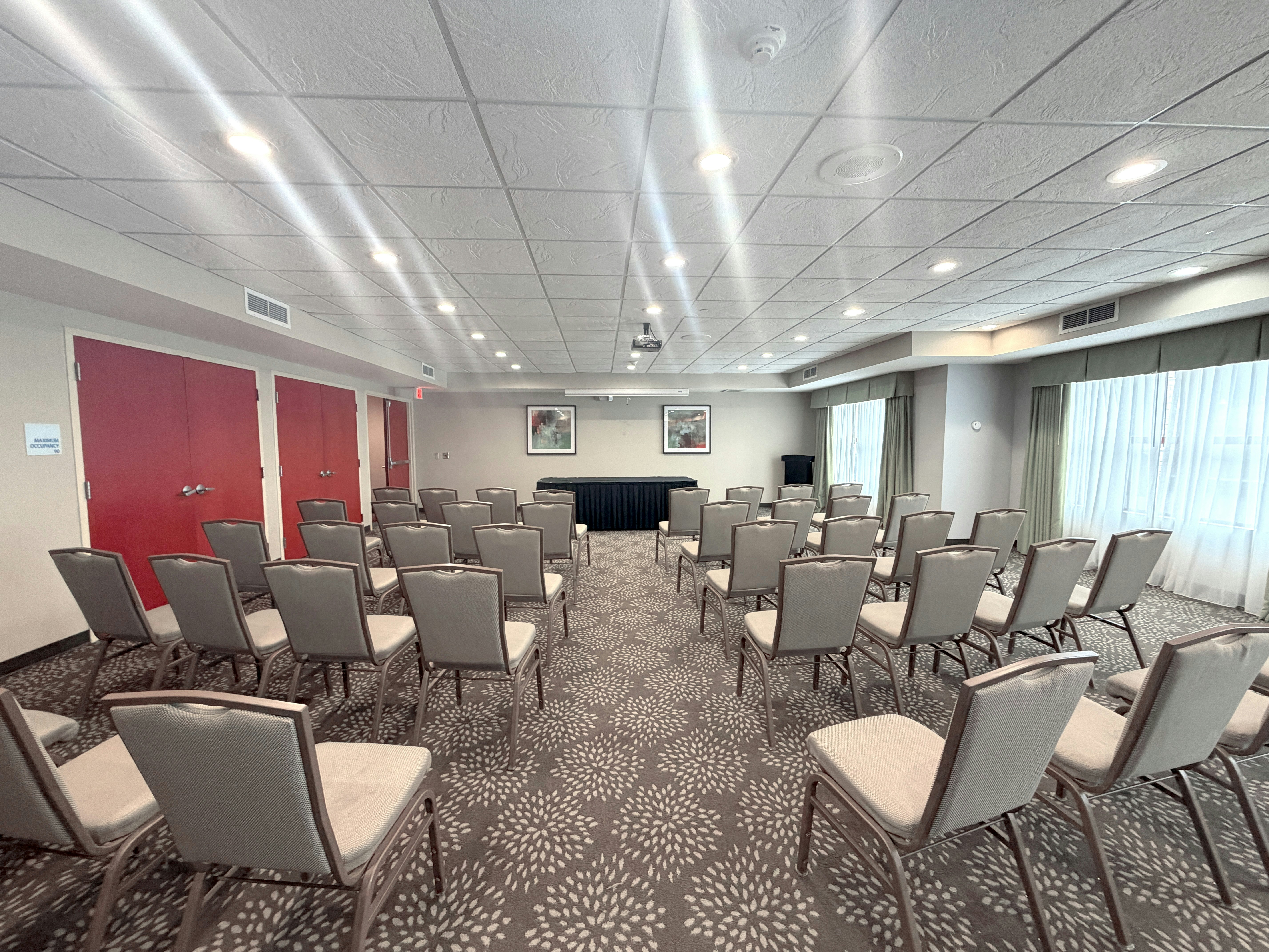 Holiday Inn Express Hotel And Suites Olathe North 42/52