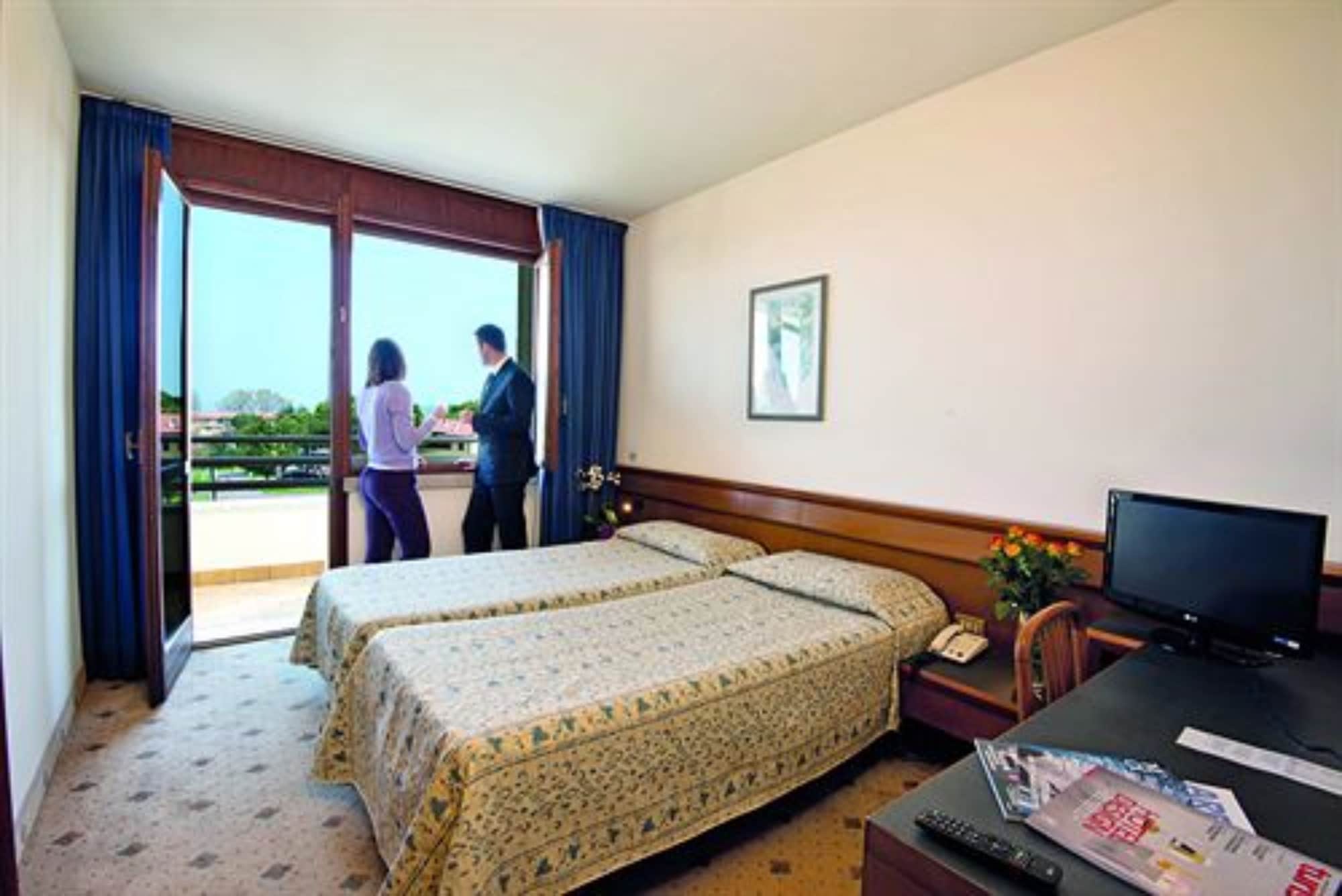 STANDARD, DOUBLE BED, GARDEN AREA