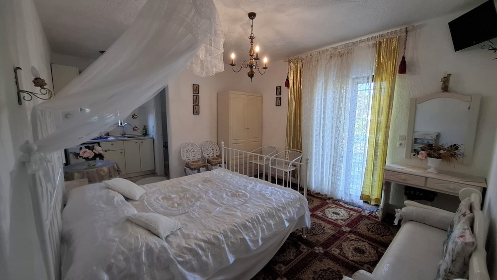 Superior, Studio, Suite, Queen Bed, Sea View