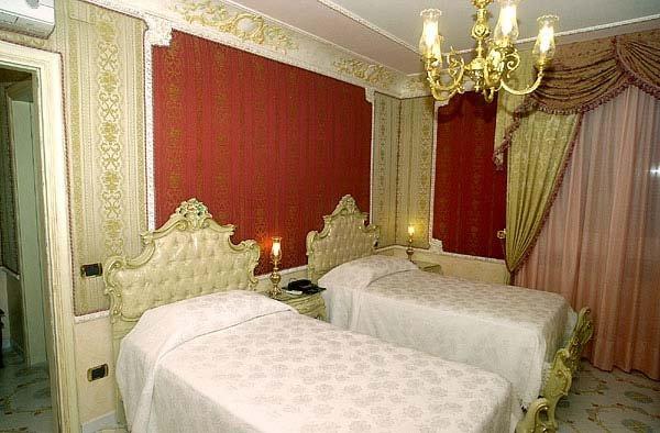 Grand Hotel La Sonrisa 9/19