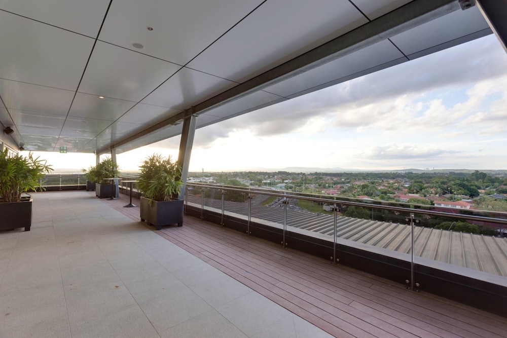 CALAMVALE HOTEL SUITES AND CONFERENCE CENTRE 5/44