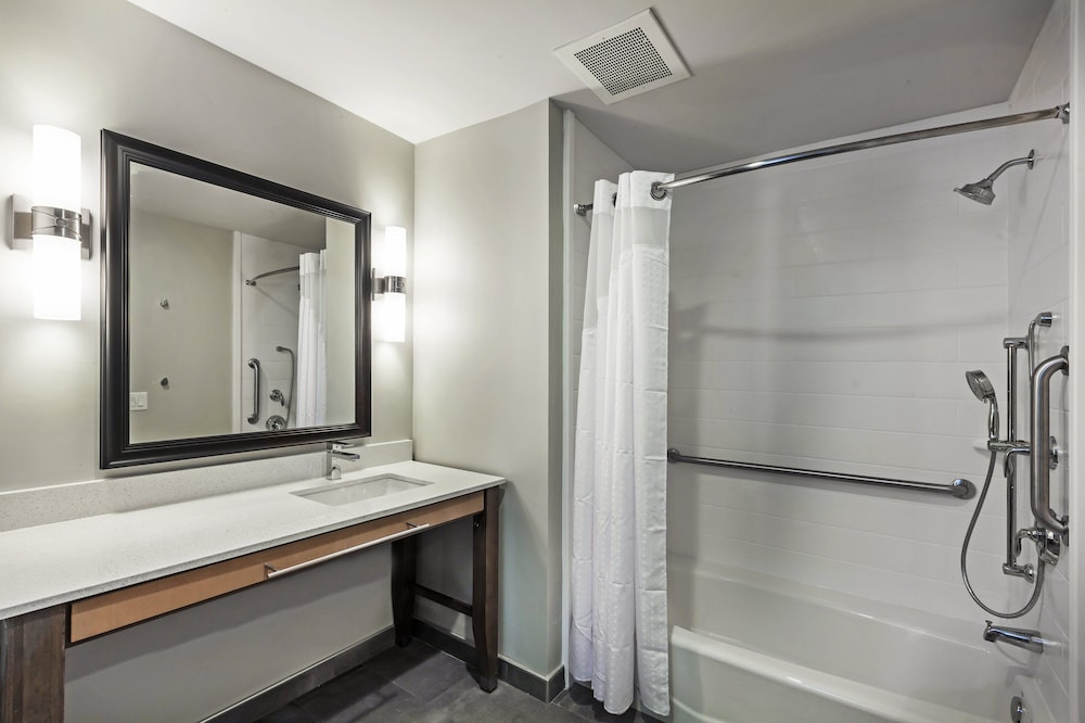 HOLIDAY INN HOUSTON NE - BUSH AIRPORT AREA 15/64