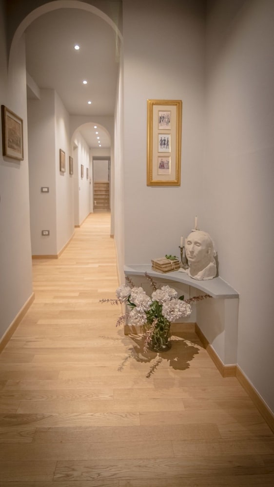 Breathtaking 4BD Apt 5min Walk to Duomo 21/33