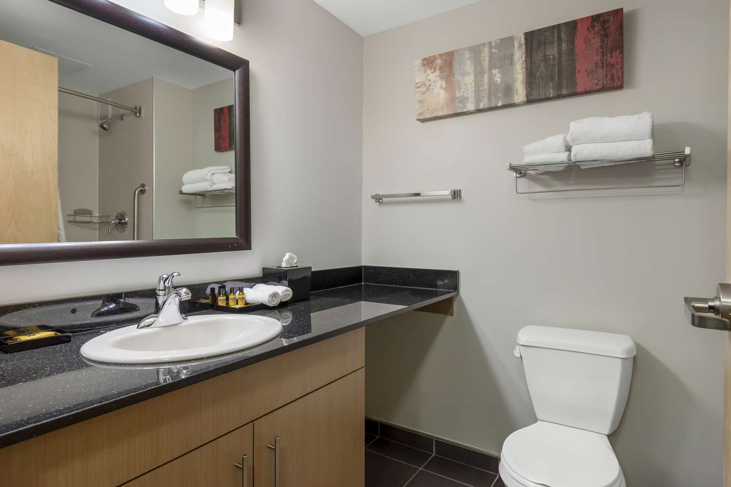 Best Western Plus Airport Inn and Suites 41/46