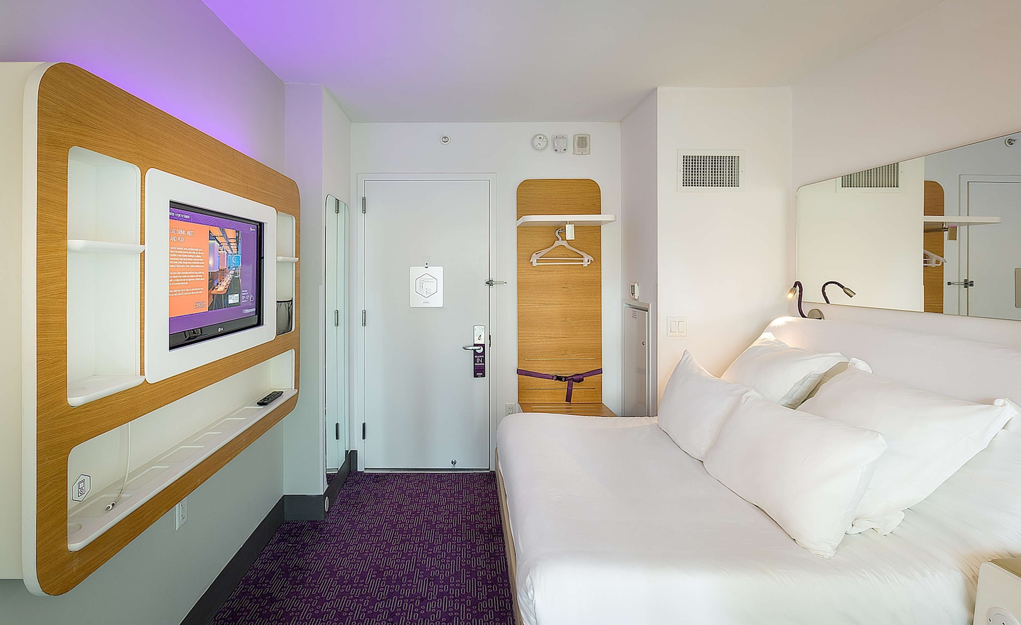 PREMIUM, QUEEN BED