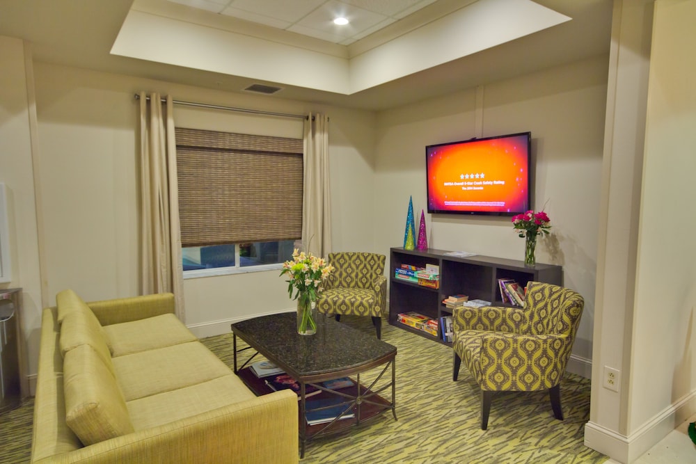 Holiday Inn Express & Suites Tampa-I-75 @ Bruce B. Downs, an IHG Hotel 26/50