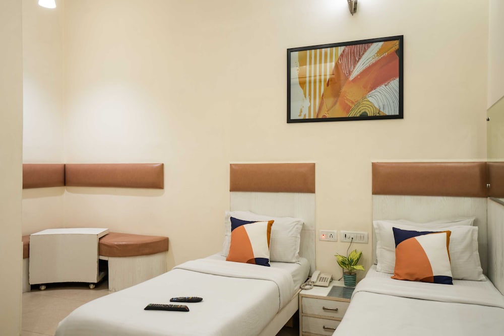 DELUXE, TWIN BEDS