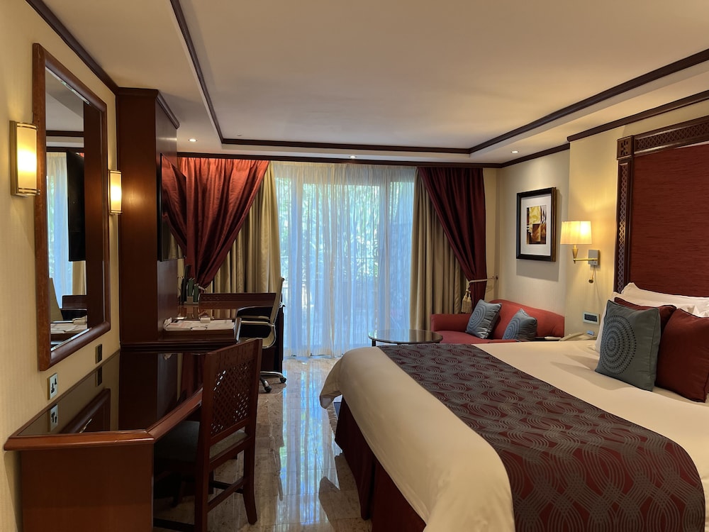 SUPERIOR ROOM