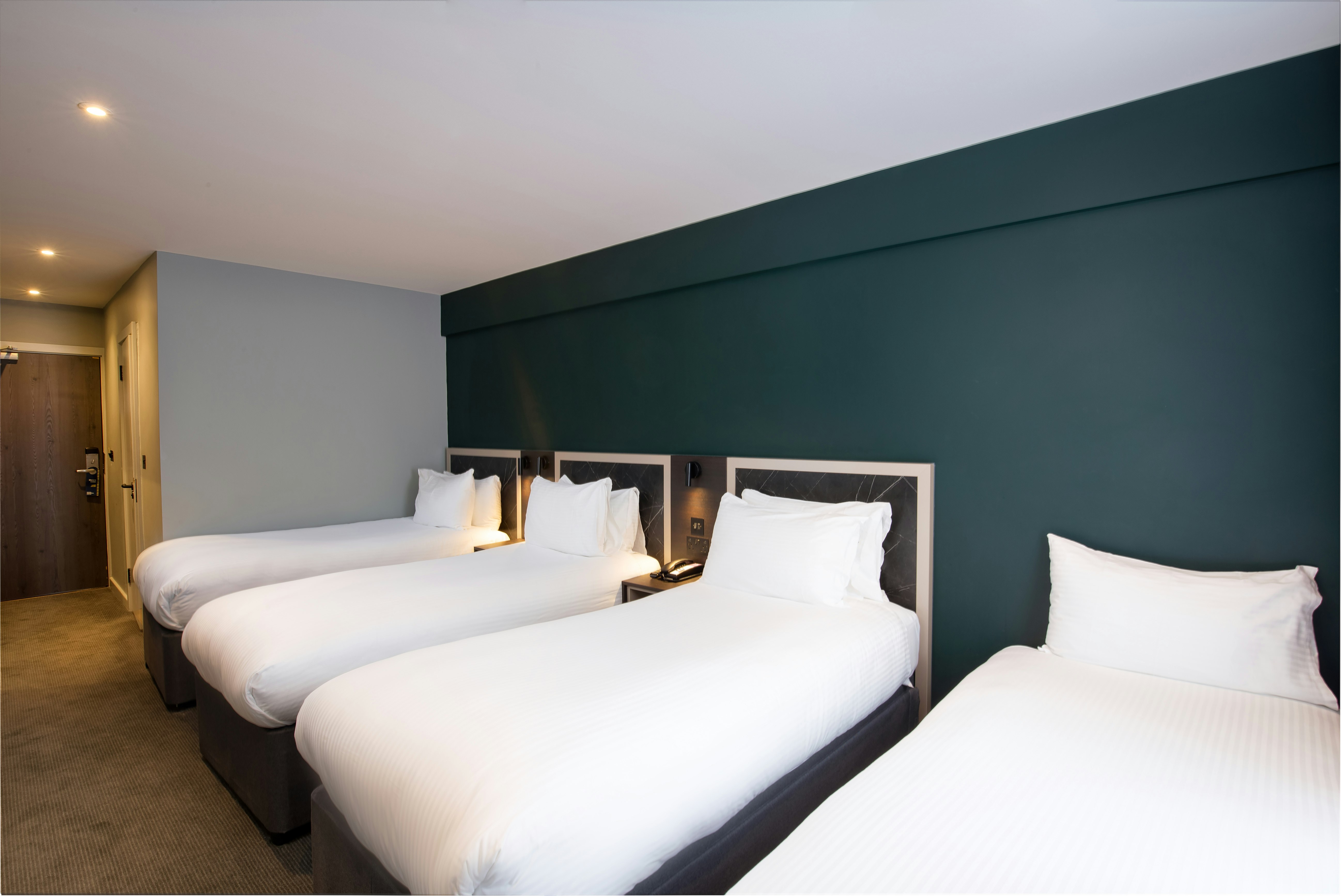 Royal National Hotel 23/84