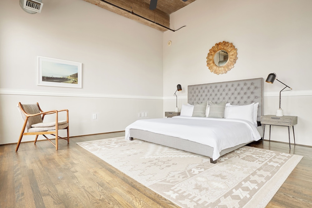 DELUXE, SUITE, APARTMENT, KING BED, PATIO