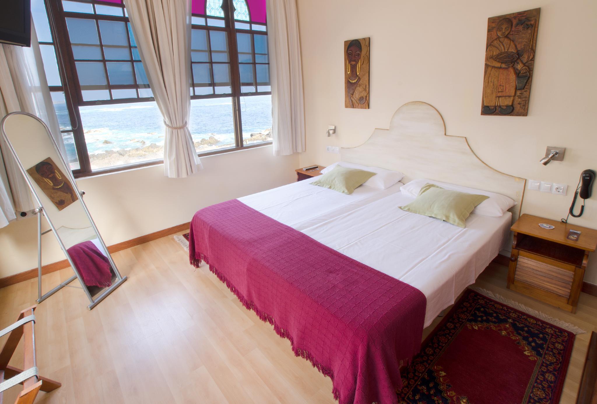 Room, Sea Front