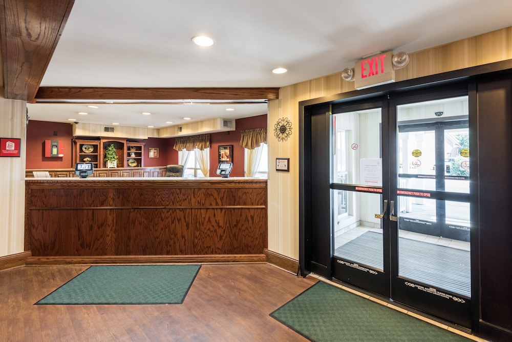 Red Roof Inn and Suites Knoxville East 8/42