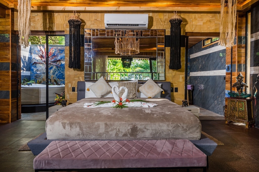 Ocho Artisan Bungalows 19/80