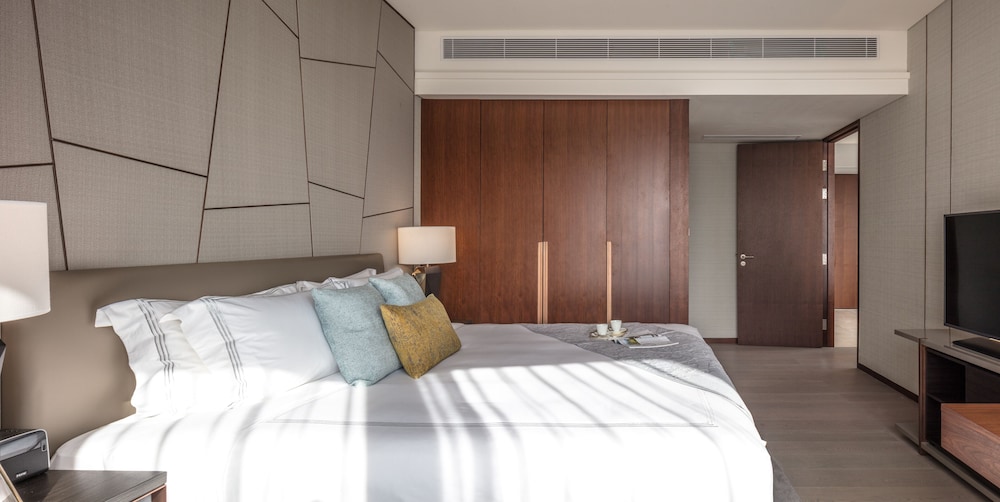 DELUXE, STUDIO, KING BED