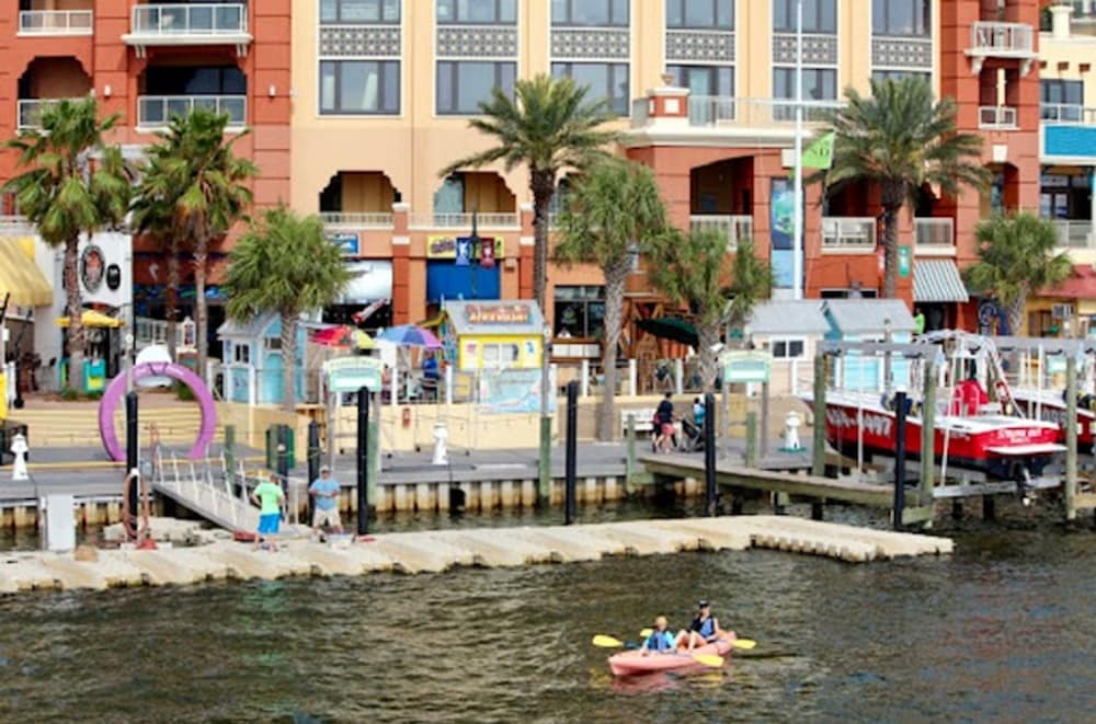 Inn on Destin Harbor, an Ascend Collection Hotel 50/59