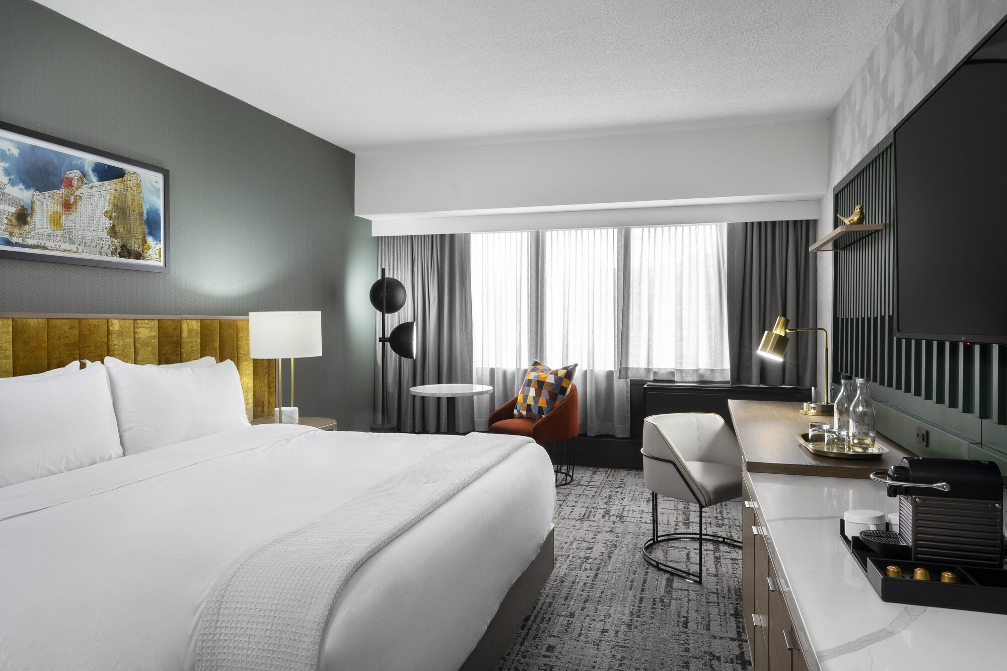 STANDARD, KING BED, CITY SKYLINE VIEW