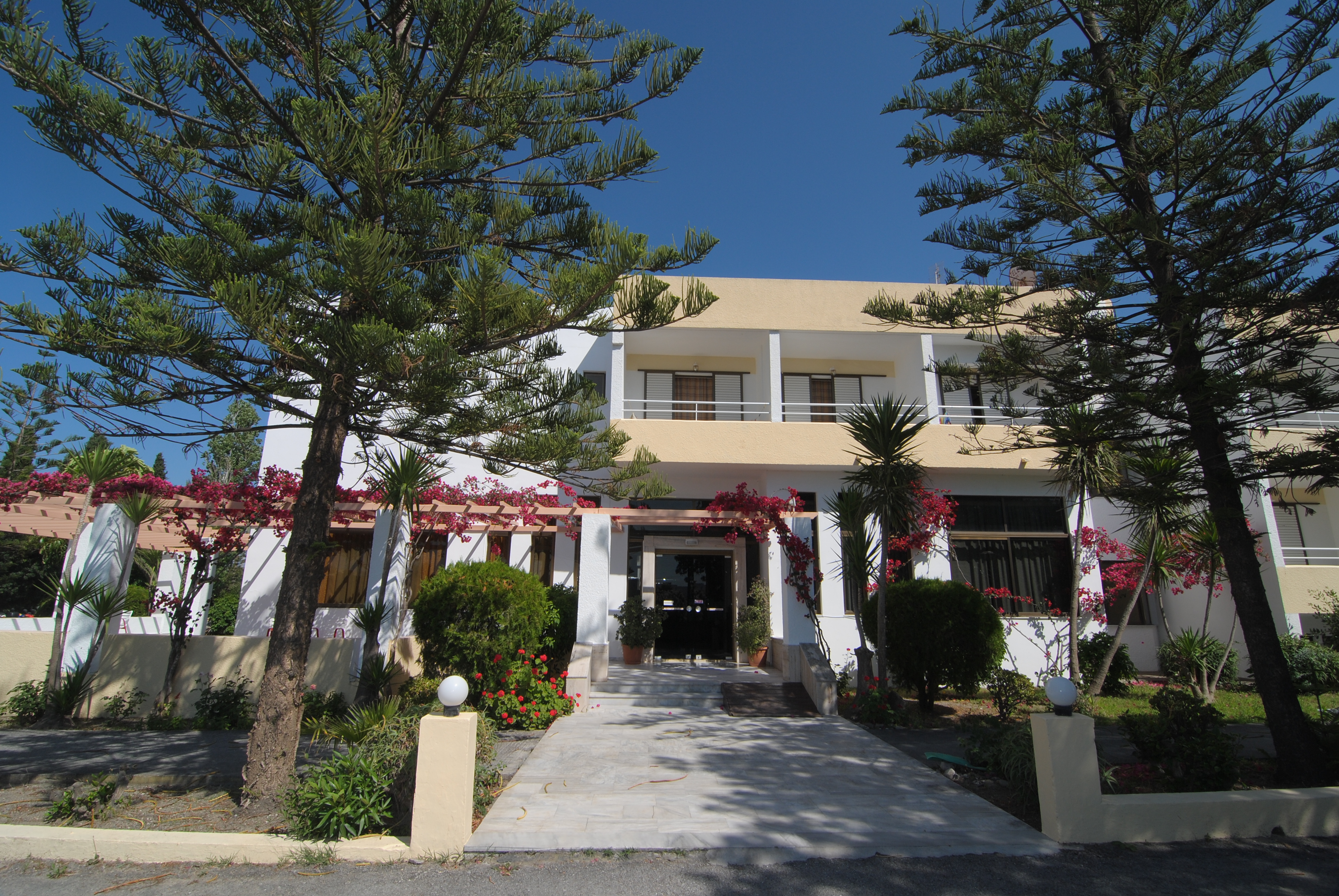 IRIS HOTEL 2/13
