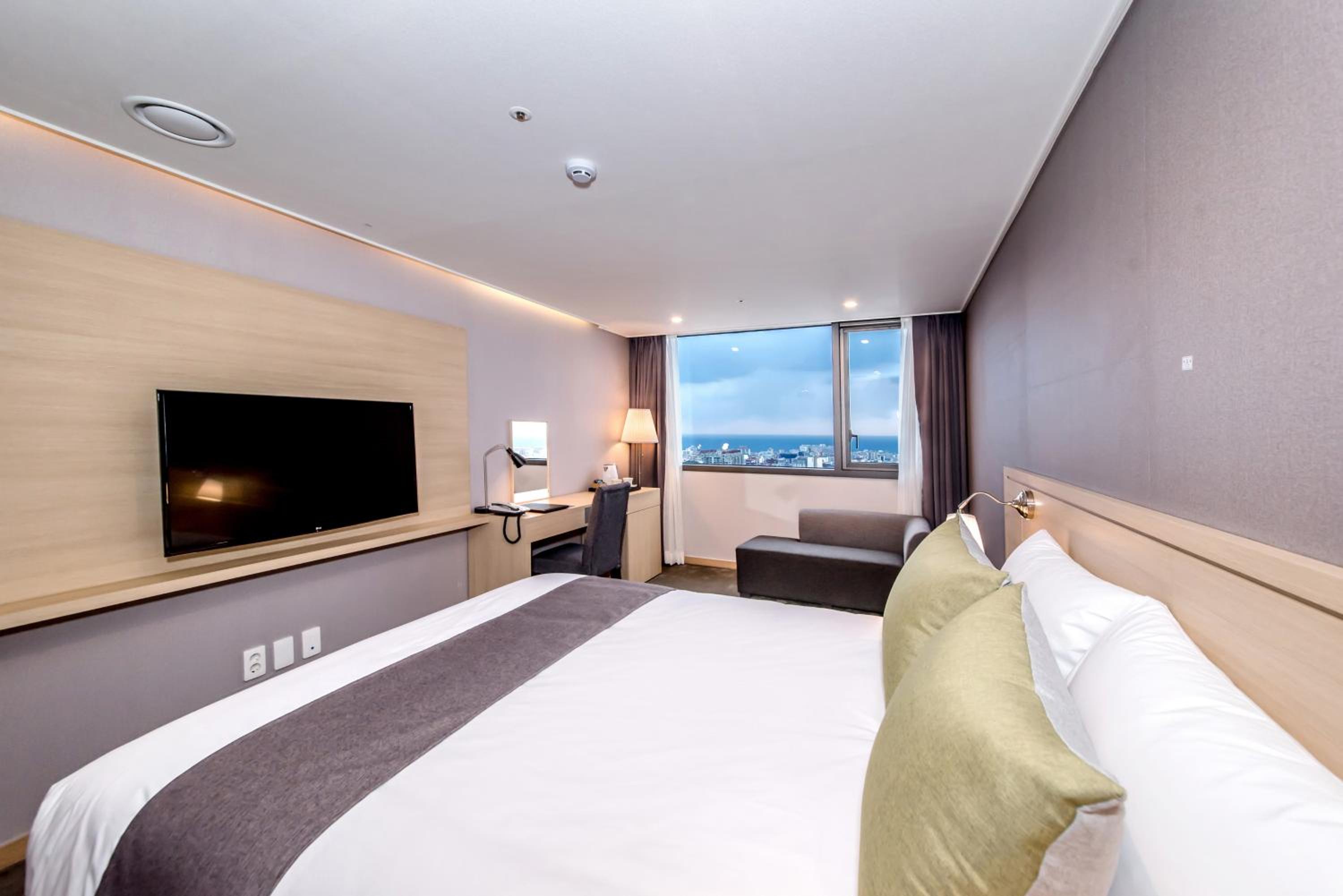 Room at Hotel Shalom Jeju, JEJU