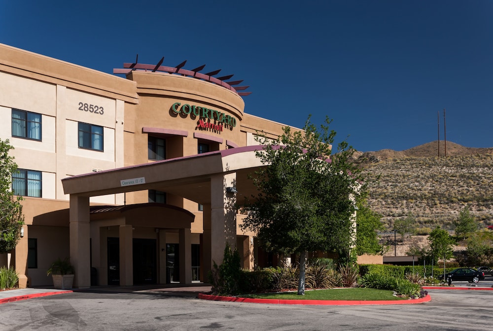 Courtyard Santa Clarita Valencia 43/49