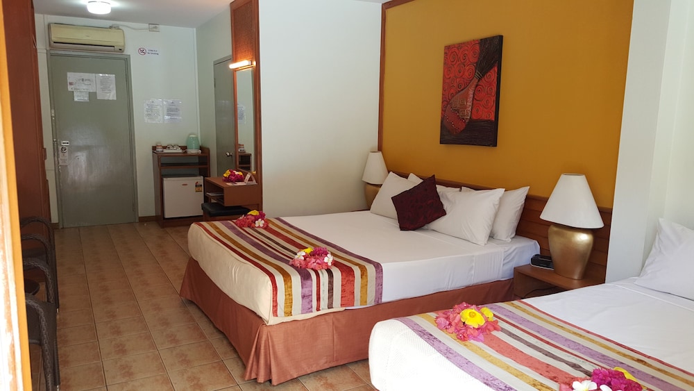 Hexagon International Hotel 11/50