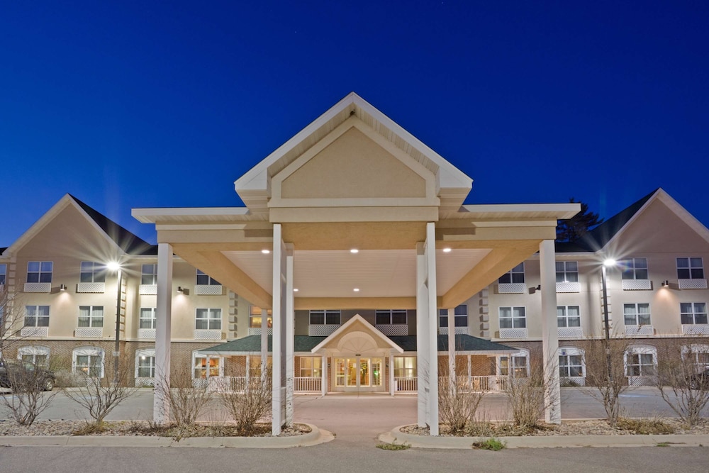 AmericInn by Wyndham Iron Mountain 2/51