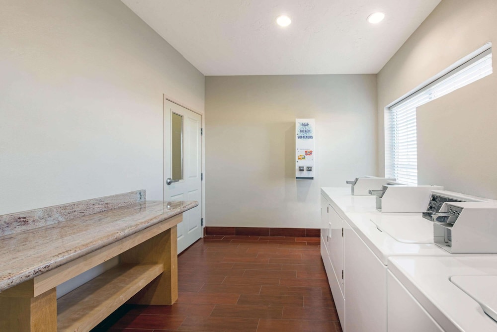 La Quinta Inn & Suites by Wyndham Leesville Ft. Polk 22/50
