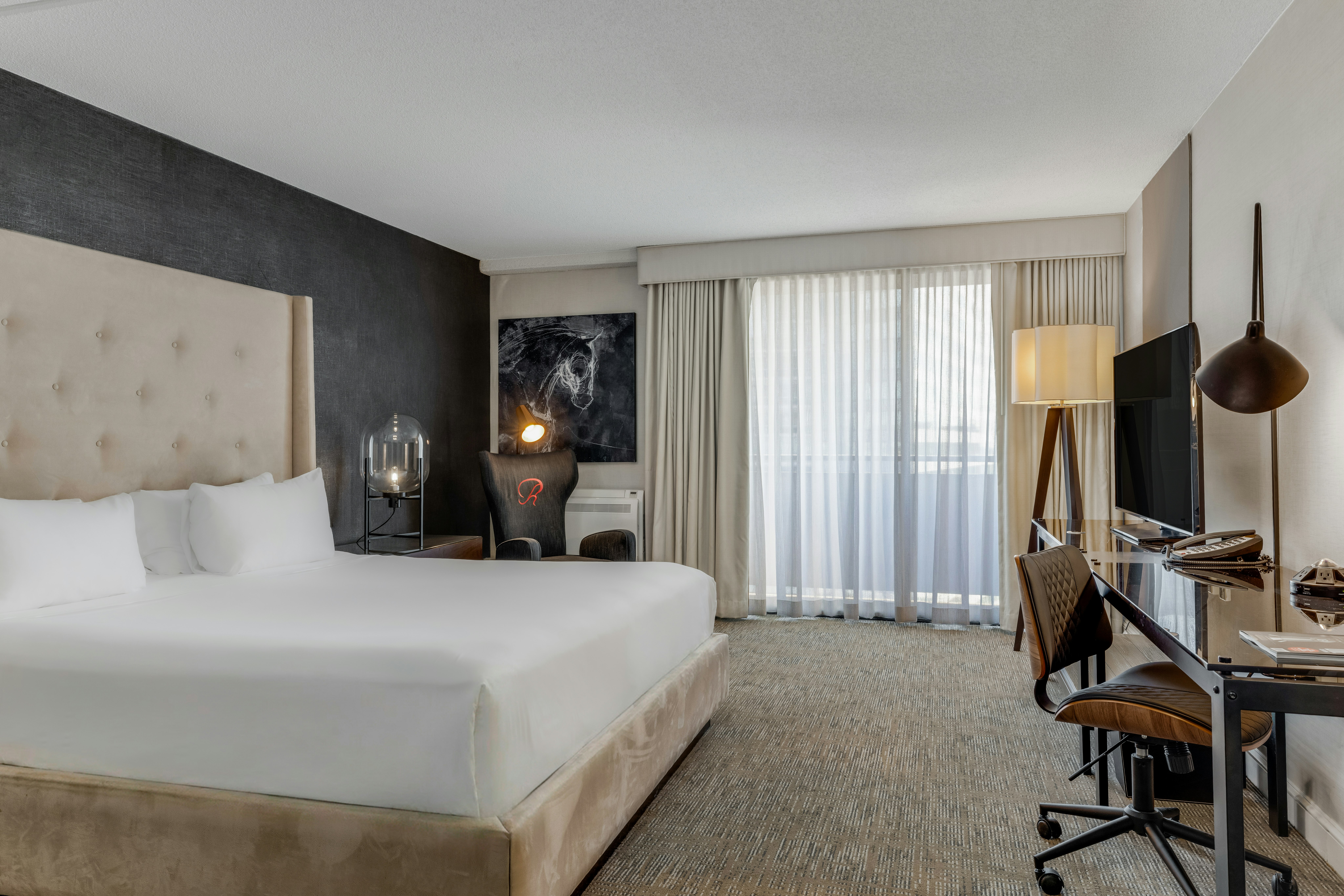 DELUXE, KING BED, CITY VIEW