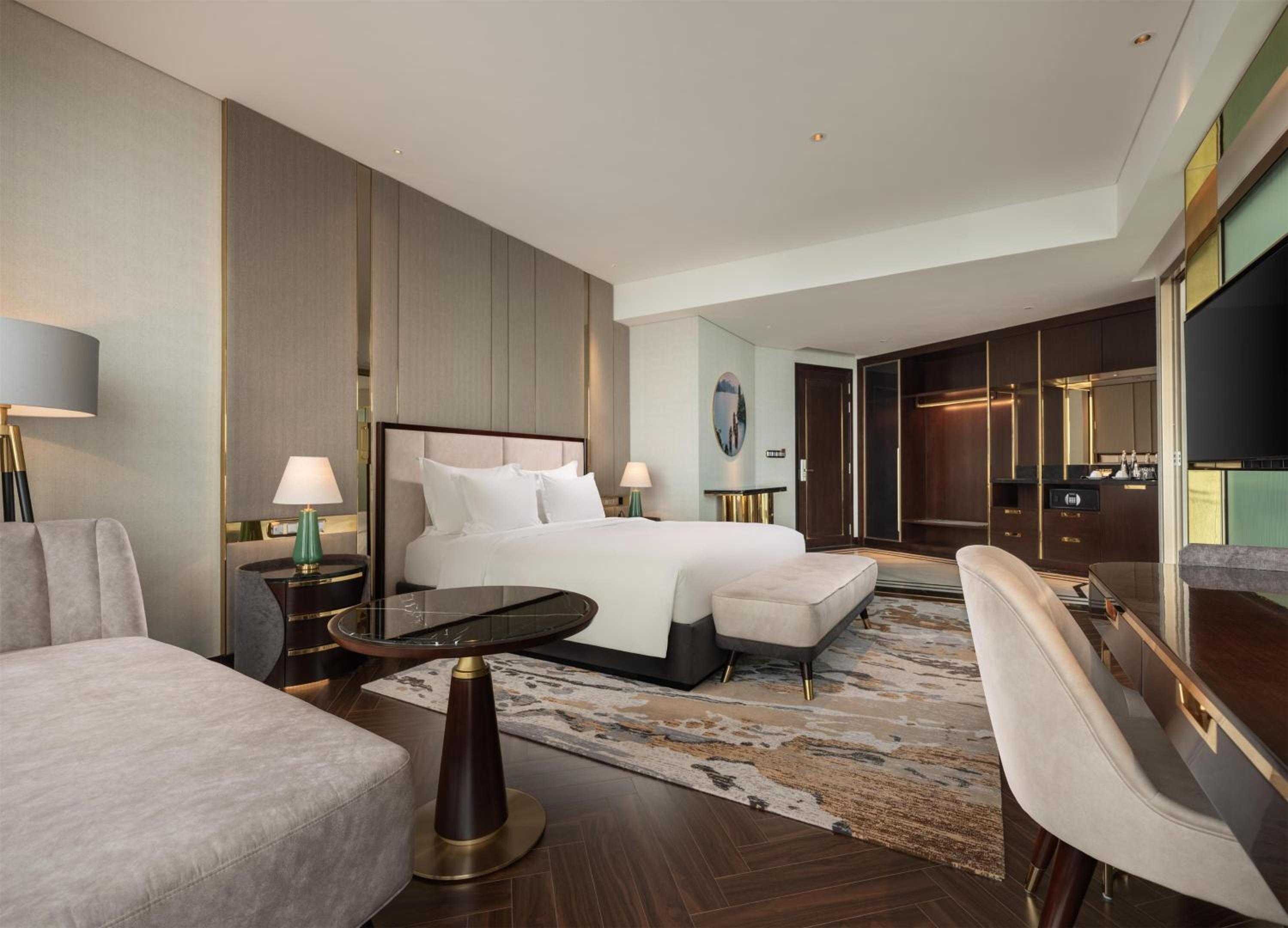 Executive, Bay View