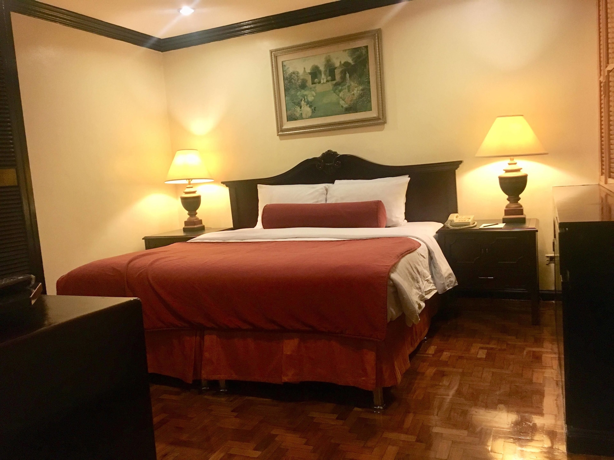 1 BEDROOM, SUITE