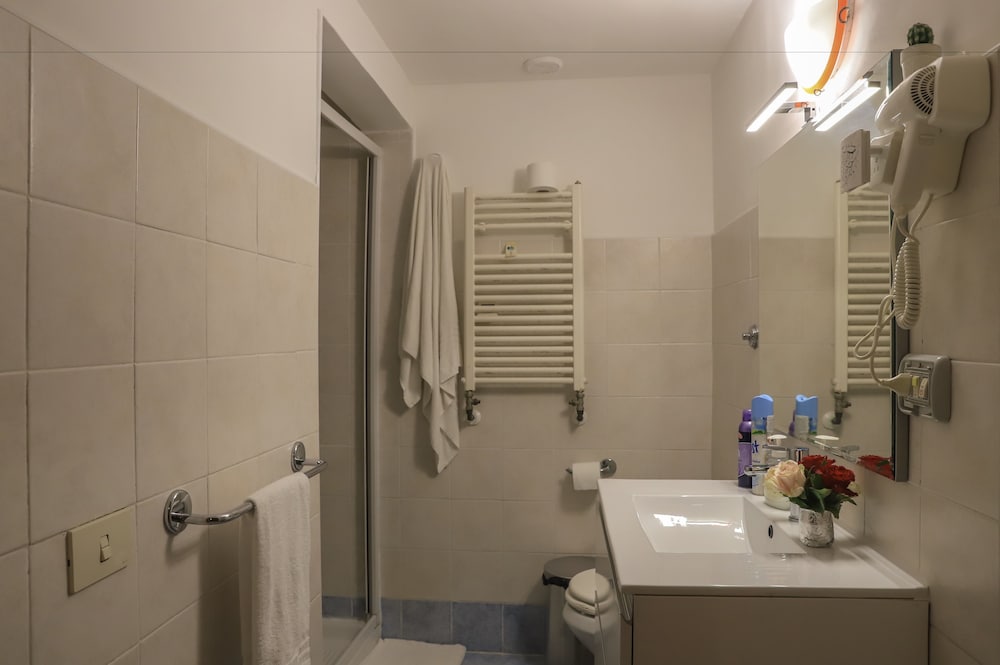 Roman Holidays Hostel 46/50